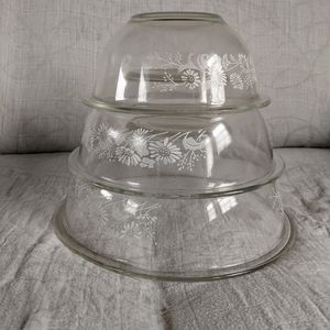 Vintage colonial mist pyrex bowls